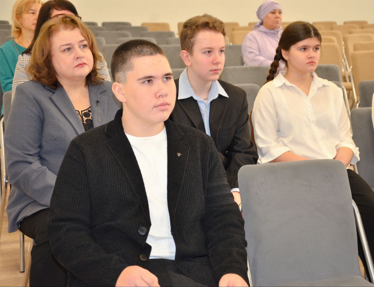 15 краснояружских ребят прошли торжественное посвящение в юные медики 15 краснояружских ребят прошли торжественное посвящение в юные медики