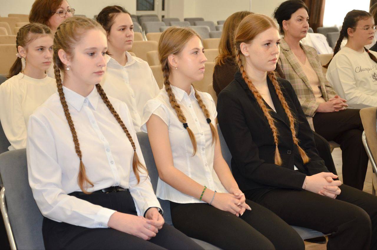 Андрей Иконников: Сегодня в Краснояружском районе особенное мероприятие — посвящение в юные медики Белогорья Андрей Иконников: Сегодня в Краснояружском районе особенное мероприятие — посвящение в юные медики Белогорья