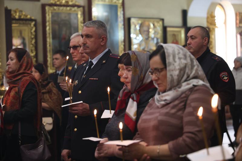 В Белгороде совершили заупокойную литию в память о сотрудниках, погибших при исполнении служебного долга В Белгороде совершили заупокойную литию в память о сотрудниках, погибших при исполнении служебного долга