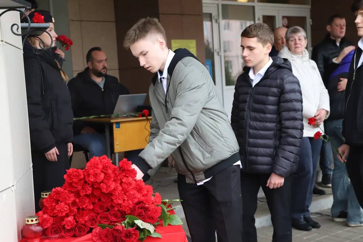 Татьяна Круглякова: В посёлке Дубовое состоялось важное и очень трогательное событие — открытие мемориальной доски в память об участнике СВО Евгении Григорьевиче Ярцеве Татьяна Круглякова: В посёлке Дубовое состоялось важное и очень трогательное событие — открытие мемориальной доски в память об участнике СВО Евгении Григорьевиче Ярцеве