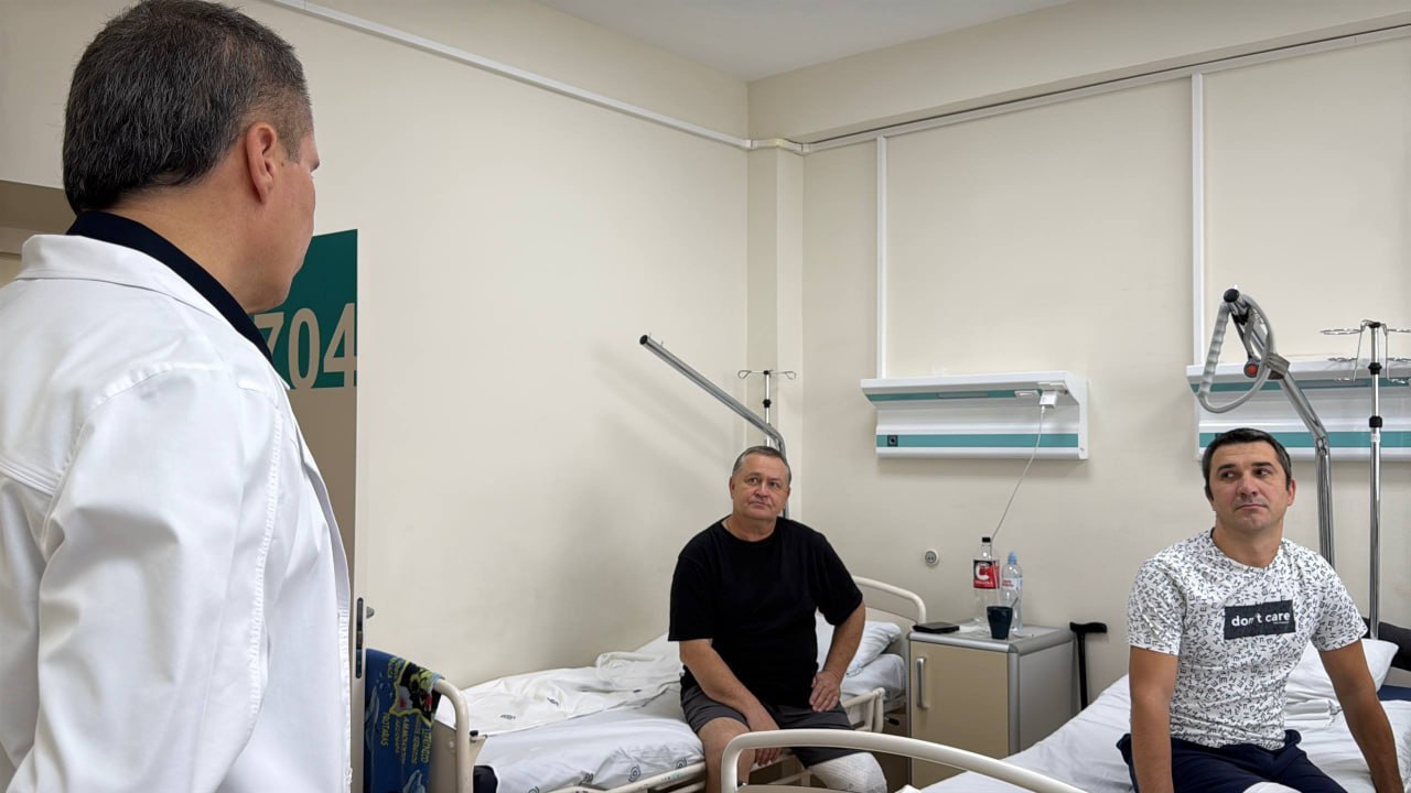 Вячеслав Гладков: Сегодня вечером навестил пострадавших жителей, которым оказывают помощь в городской больнице №2 Белгорода Вячеслав Гладков: Сегодня вечером навестил пострадавших жителей, которым оказывают помощь в городской больнице №2 Белгорода