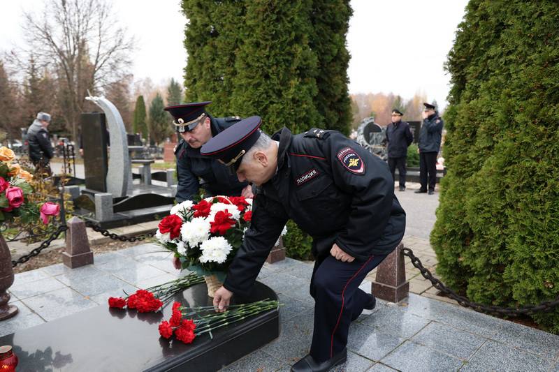 В Белгороде сотрудники полиции почтили память погибших при исполнении служебного долга стражей порядка В Белгороде сотрудники полиции почтили память погибших при исполнении служебного долга стражей порядка