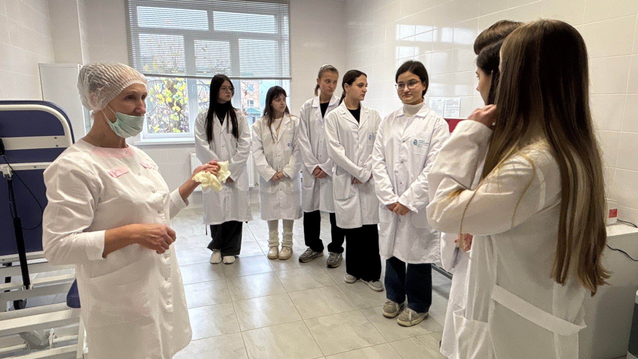 Ученики медицинского класса Ливенской школы №1 прошли практику в Красногвардейской центральной районной больнице Ученики медицинского класса Ливенской школы №1 прошли практику в Красногвардейской центральной районной больнице