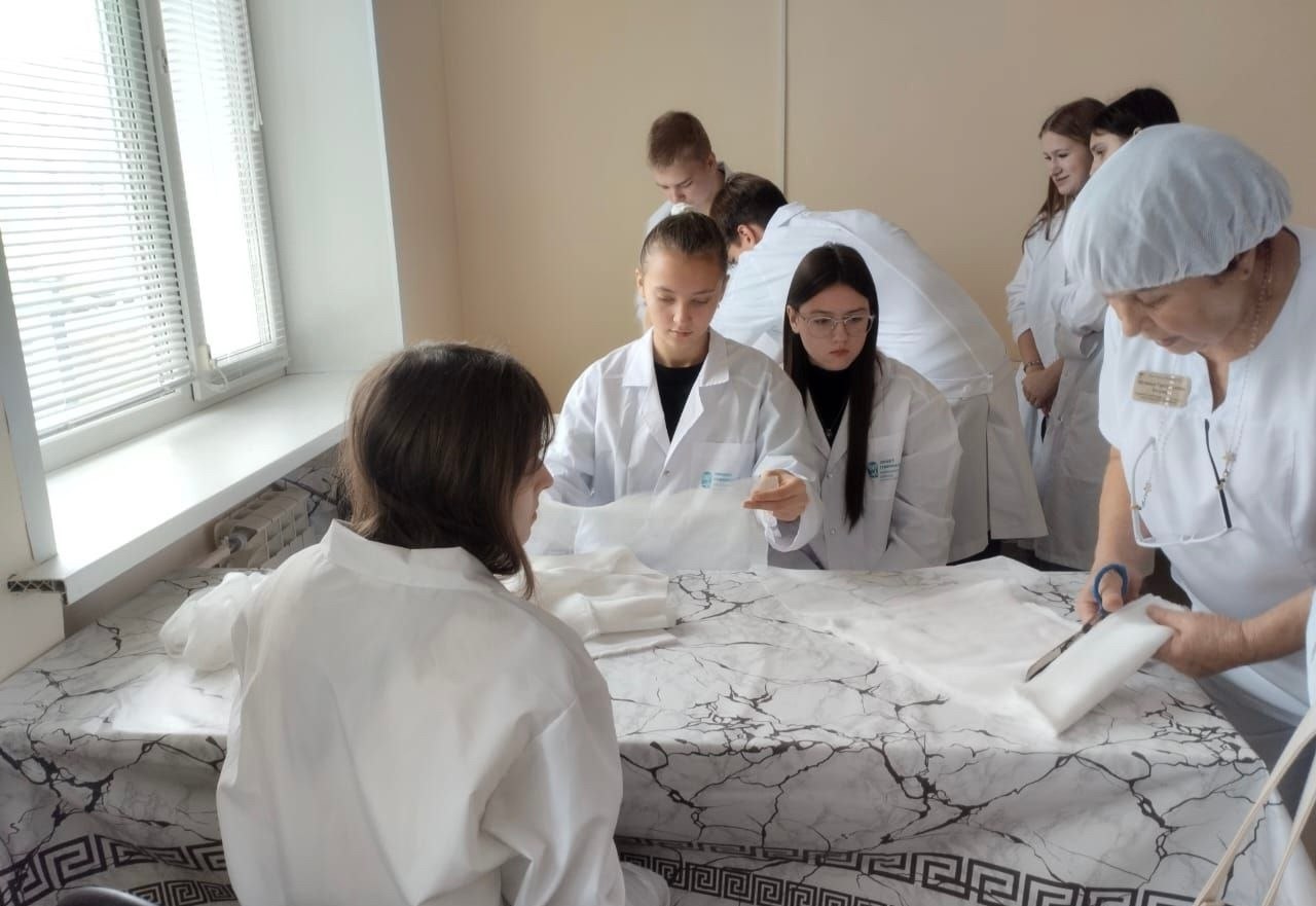 Ученики медицинского класса Ливенской школы №1 прошли практику в Красногвардейской центральной районной больнице Ученики медицинского класса Ливенской школы №1 прошли практику в Красногвардейской центральной районной больнице