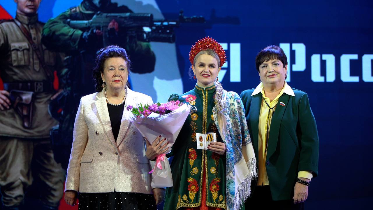 Анна Куташова: Стала гостьей замечательного события — завершения патриотического марафона «Я — Россиянин», реализованного по инициативе «Совета женщин» под руководством Любови Петровны Киреевой Анна Куташова: Стала гостьей замечательного события — завершения патриотического марафона «Я — Россиянин», реализованного по инициативе «Совета женщин» под руководством Любови Петровны Киреевой