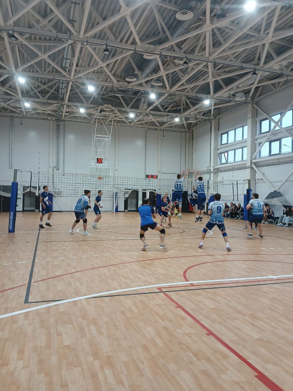 Сегодня ФОК "Лидер" в Томаровке стал настоящей волейбольной ареной и собрал сильнейшие команды Яковлевского муниципального округа, где они продемонстрировали свой профессионализм и волю к победе: Сегодня ФОК "Лидер" в Томаровке стал настоящей волейбольной ареной и собрал сильнейшие команды Яковлевского муниципального округа, где они продемонстрировали свой профессионализм и волю к победе: