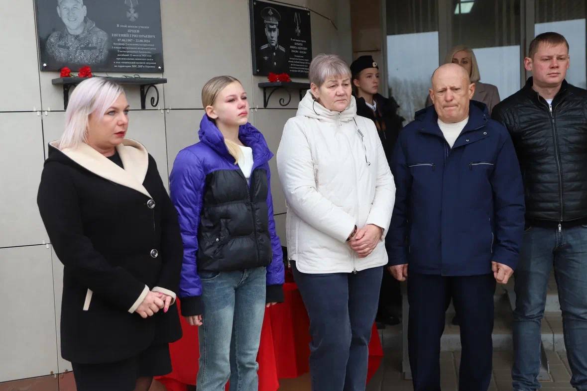 Татьяна Круглякова: В посёлке Дубовое состоялось важное и очень трогательное событие — открытие мемориальной доски в память об участнике СВО Евгении Григорьевиче Ярцеве Татьяна Круглякова: В посёлке Дубовое состоялось важное и очень трогательное событие — открытие мемориальной доски в память об участнике СВО Евгении Григорьевиче Ярцеве