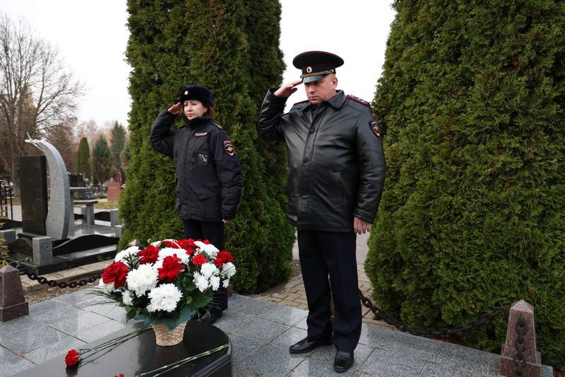 В Белгороде сотрудники полиции почтили память погибших при исполнении служебного долга стражей порядка В Белгороде сотрудники полиции почтили память погибших при исполнении служебного долга стражей порядка