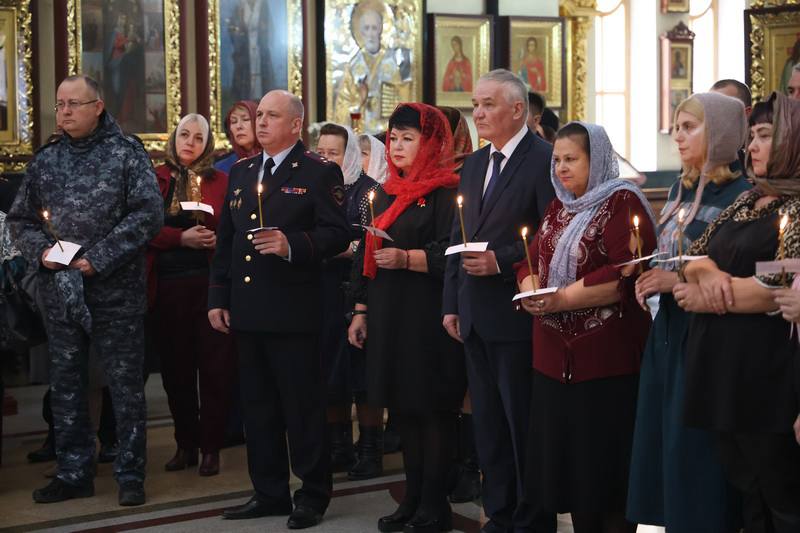 В Белгороде совершили заупокойную литию в память о сотрудниках, погибших при исполнении служебного долга В Белгороде совершили заупокойную литию в память о сотрудниках, погибших при исполнении служебного долга