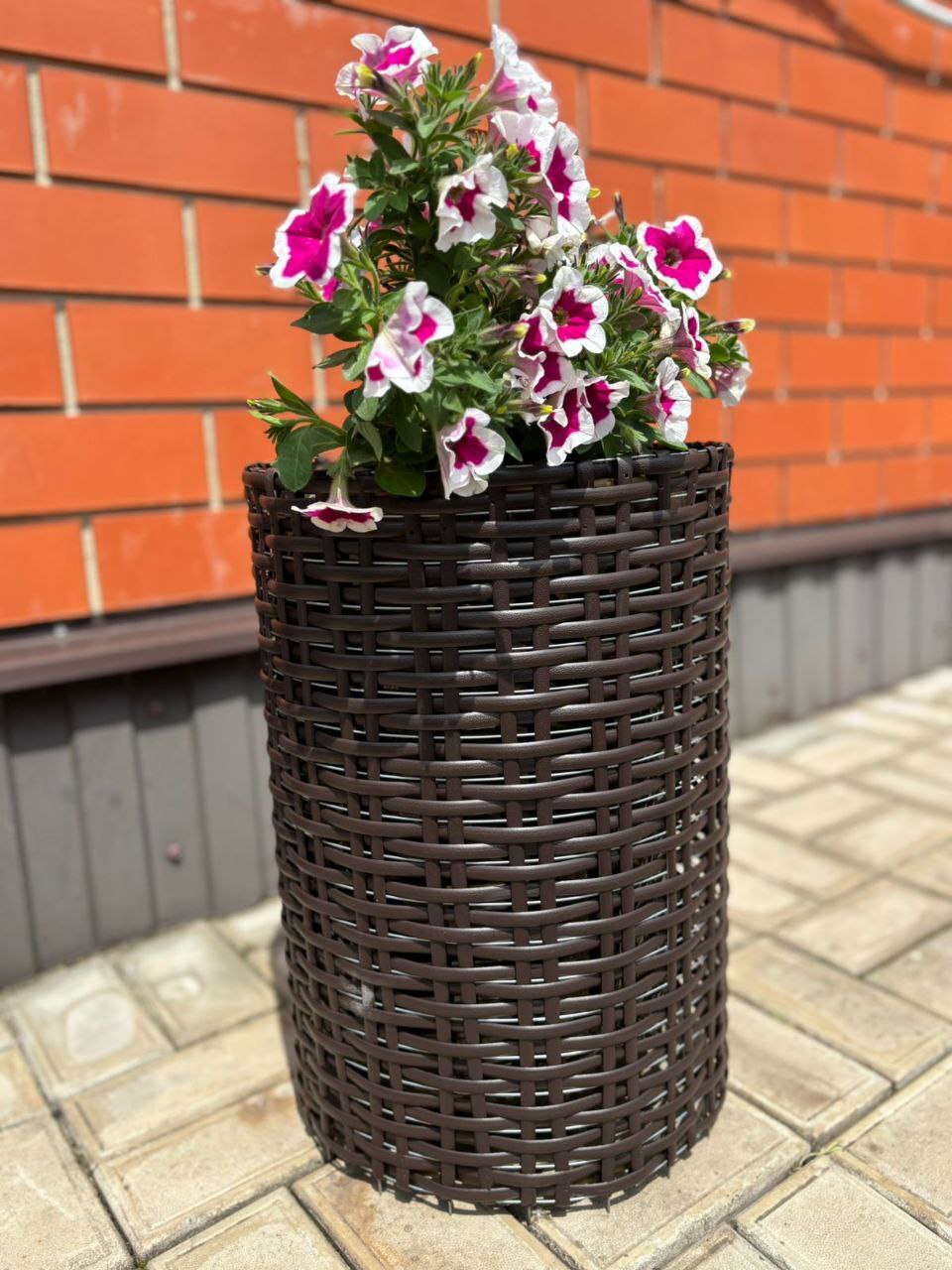 Жительница Красной Яруги Елена Карачарова, благодаря средствам соцконтракта, открыла свою мастерскую по созданию изделий из ротанга Жительница Красной Яруги Елена Карачарова, благодаря средствам соцконтракта, открыла свою мастерскую по созданию изделий из ротанга