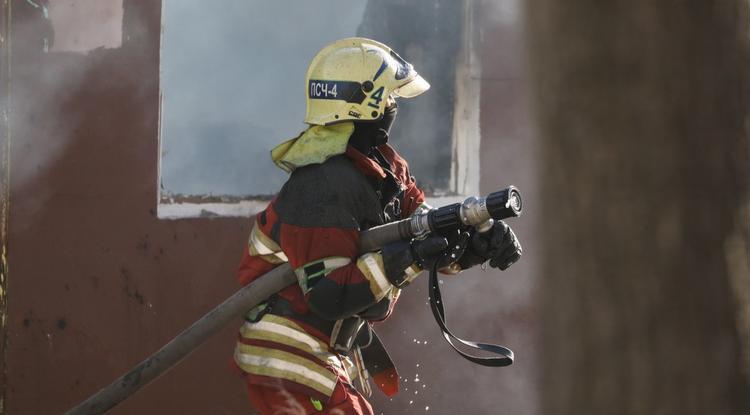 В Белгороде пожарные спасли 70-летнего мужчину из горящей летней кухни