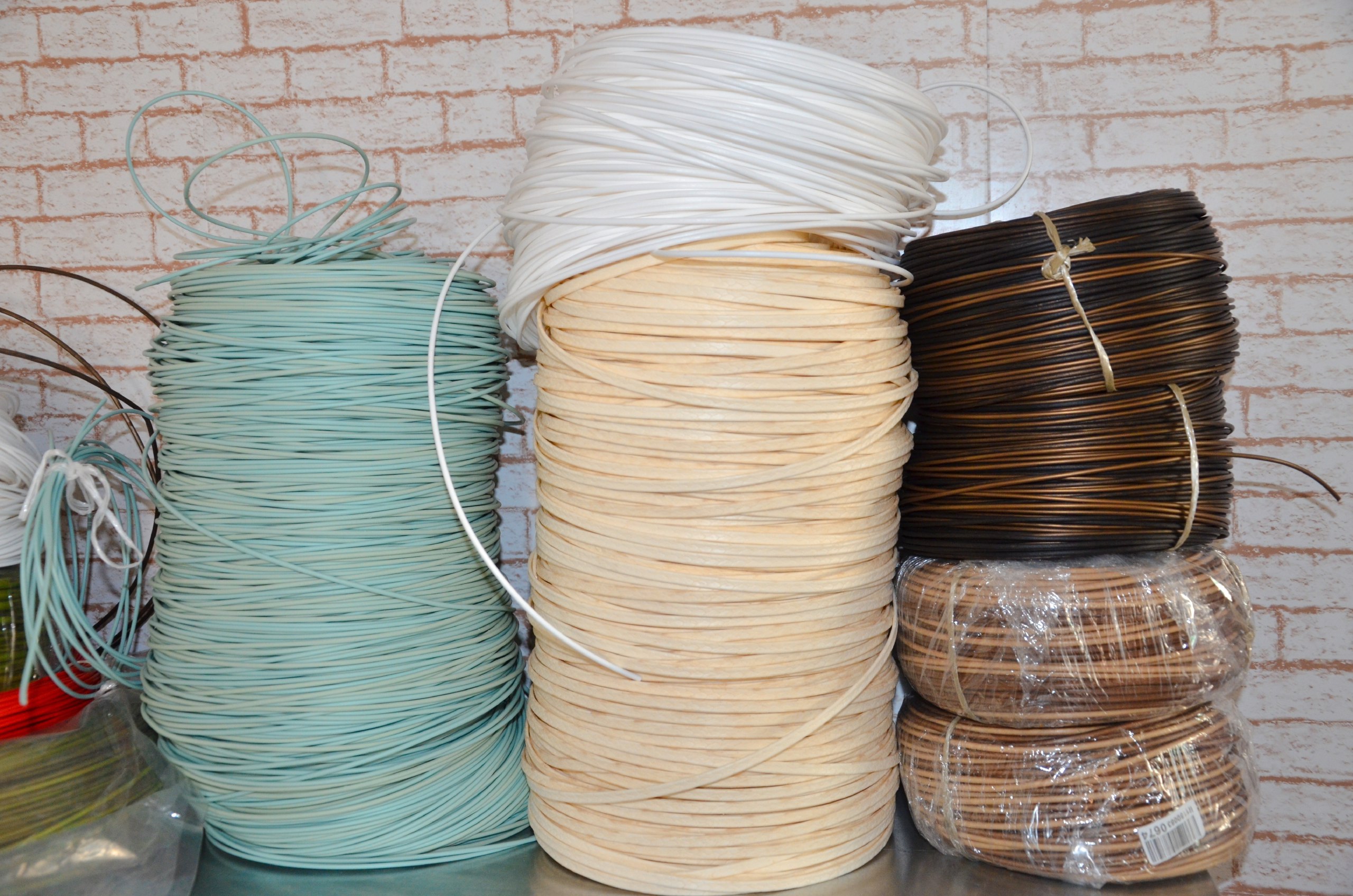 Жительница Красной Яруги Елена Карачарова, благодаря средствам соцконтракта, открыла свою мастерскую по созданию изделий из ротанга Жительница Красной Яруги Елена Карачарова, благодаря средствам соцконтракта, открыла свою мастерскую по созданию изделий из ротанга