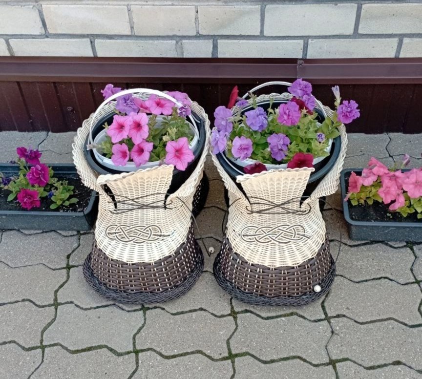 Жительница Красной Яруги Елена Карачарова, благодаря средствам соцконтракта, открыла свою мастерскую по созданию изделий из ротанга Жительница Красной Яруги Елена Карачарова, благодаря средствам соцконтракта, открыла свою мастерскую по созданию изделий из ротанга