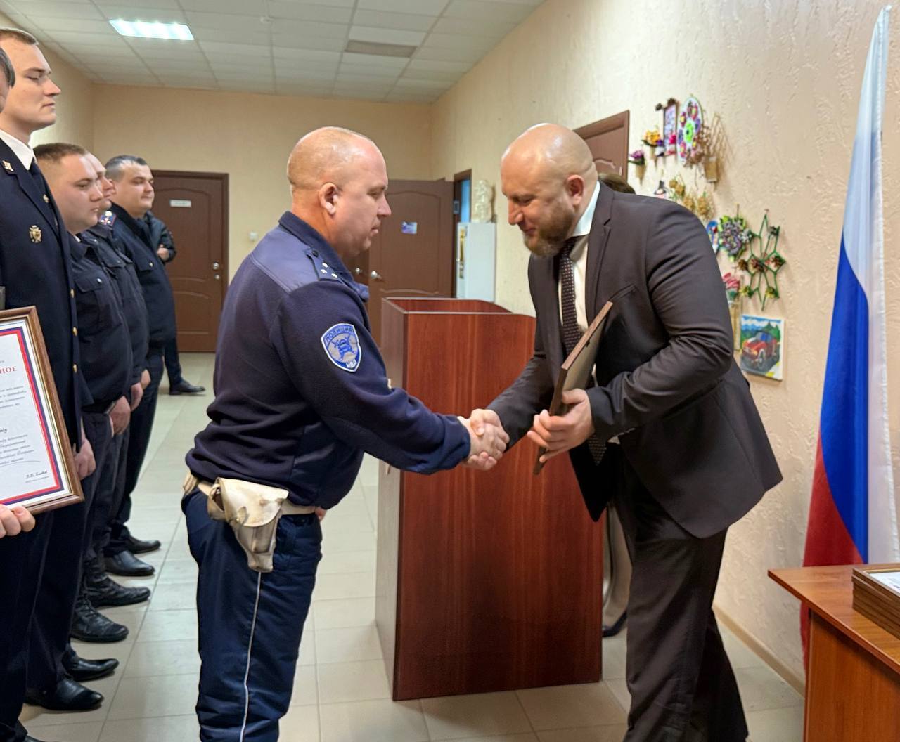 Дмитрий Панков поздравил грайворонских полицейских с Днём сотрудника органов внутренних дел Дмитрий Панков поздравил грайворонских полицейских с Днём сотрудника органов внутренних дел