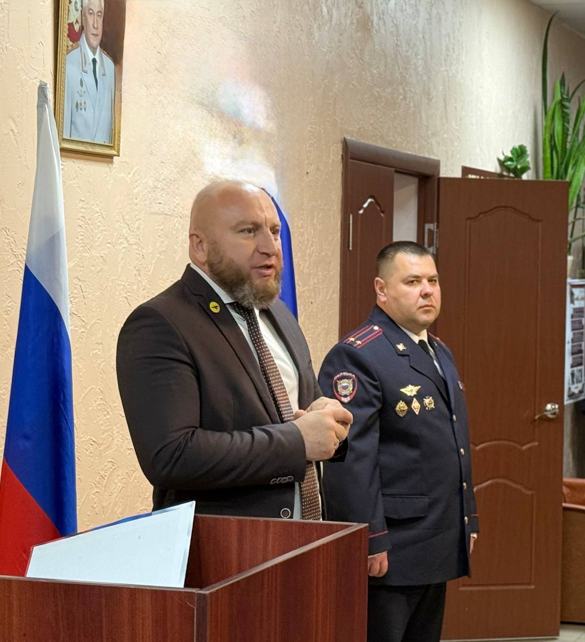 Дмитрий Панков поздравил грайворонских полицейских с Днём сотрудника органов внутренних дел Дмитрий Панков поздравил грайворонских полицейских с Днём сотрудника органов внутренних дел