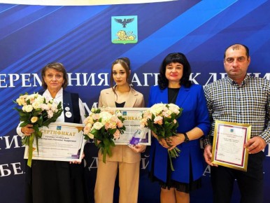 Галина Руденко: В Белгородской государственной филармонии прошла церемония награждения, на которой Кристина Хрипкова, учащаяся Большебыковской школы, была удостоена стипендии Губернатора Белгородской области в категории...