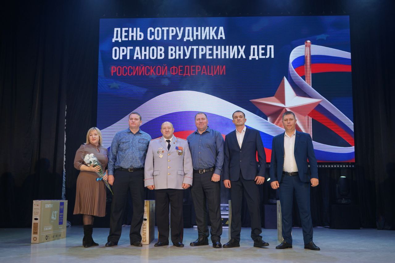 Олег Медведев: Сегодня, в ЦКР "Звёздный", мы отметили профессиональный праздник - День сотрудника органов внутренних дел! Это особенный день, когда мы чествуем тех, кто стоит на страже нашего спокойствия и безопасности, кто... Олег Медведев: Сегодня, в ЦКР "Звёздный", мы отметили профессиональный праздник - День сотрудника органов внутренних дел! Это особенный день, когда мы чествуем тех, кто стоит на страже нашего спокойствия и безопасности, кто...