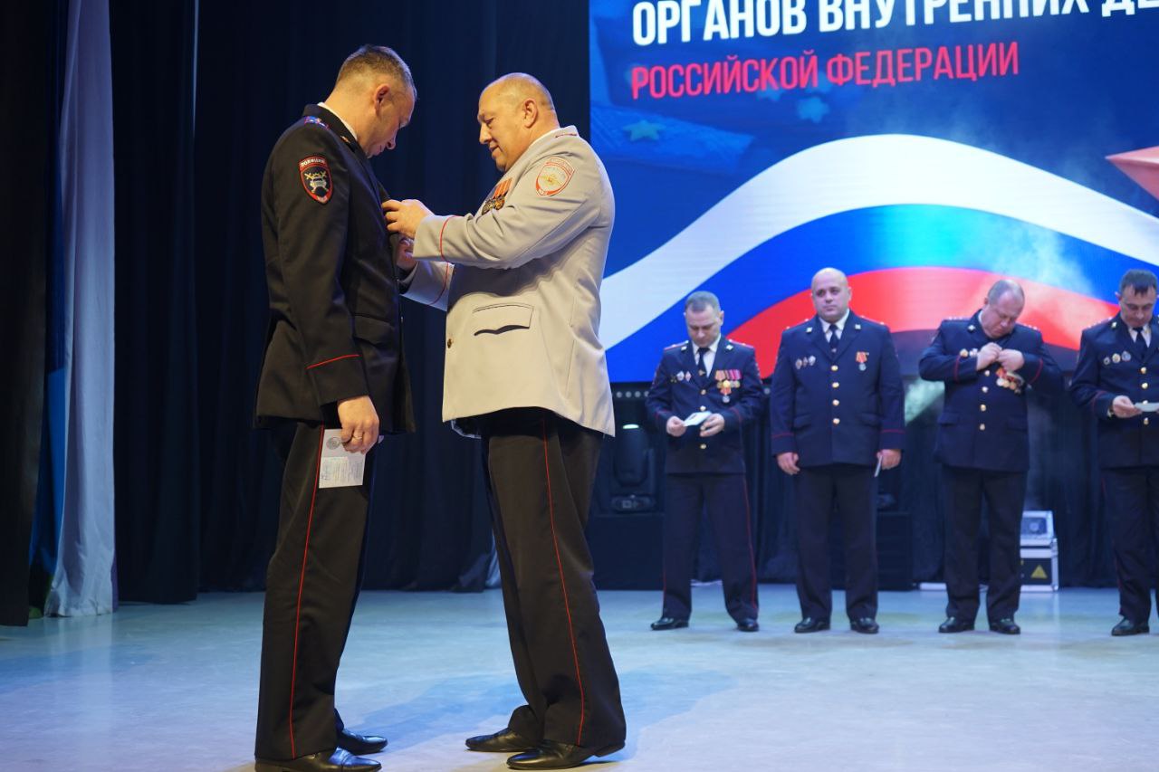 Олег Медведев: Сегодня, в ЦКР "Звёздный", мы отметили профессиональный праздник - День сотрудника органов внутренних дел! Это особенный день, когда мы чествуем тех, кто стоит на страже нашего спокойствия и безопасности, кто... Олег Медведев: Сегодня, в ЦКР "Звёздный", мы отметили профессиональный праздник - День сотрудника органов внутренних дел! Это особенный день, когда мы чествуем тех, кто стоит на страже нашего спокойствия и безопасности, кто...