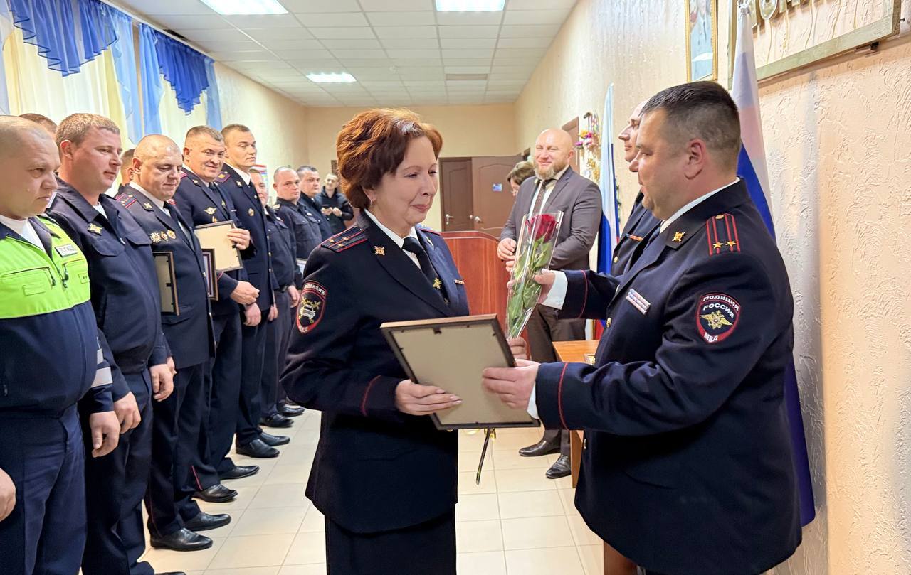 Дмитрий Панков поздравил грайворонских полицейских с Днём сотрудника органов внутренних дел Дмитрий Панков поздравил грайворонских полицейских с Днём сотрудника органов внутренних дел