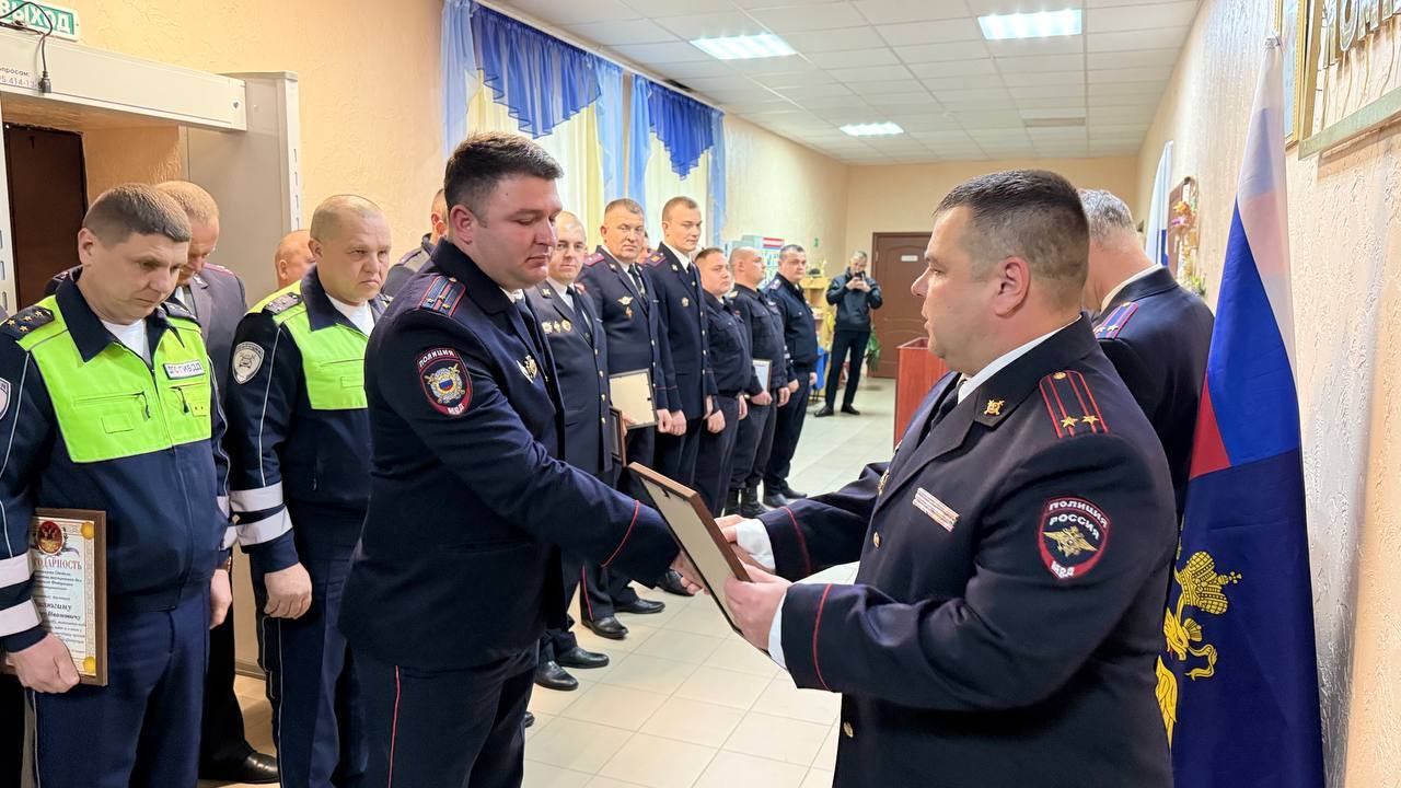 Дмитрий Панков поздравил грайворонских полицейских с Днём сотрудника органов внутренних дел Дмитрий Панков поздравил грайворонских полицейских с Днём сотрудника органов внутренних дел