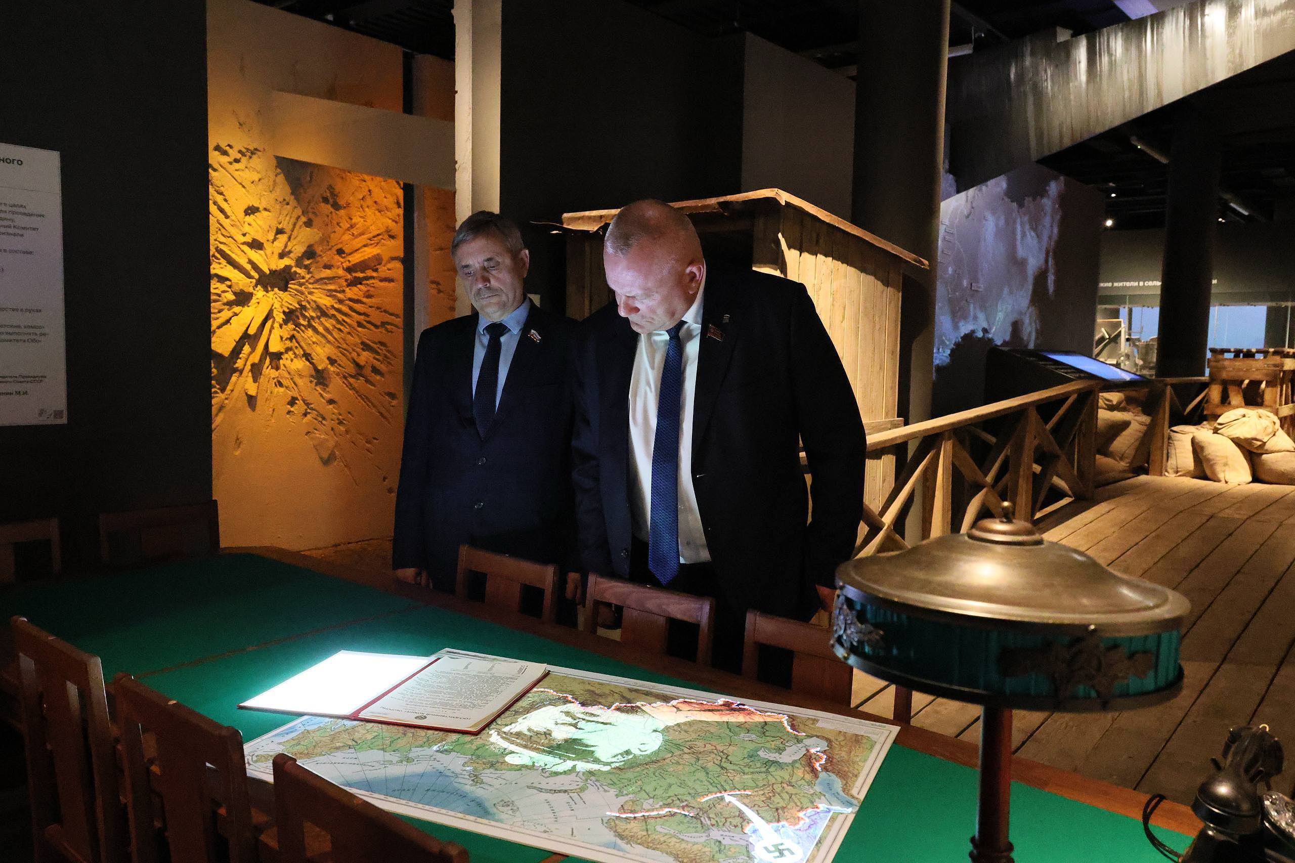 Юрий Клепиков: Белгородская область радушно принимает гостей — наш регион с рабочим визитом посетил мой коллега, председатель Брянской областной Думы Валентин Владимирович Суббот Юрий Клепиков: Белгородская область радушно принимает гостей — наш регион с рабочим визитом посетил мой коллега, председатель Брянской областной Думы Валентин Владимирович Суббот