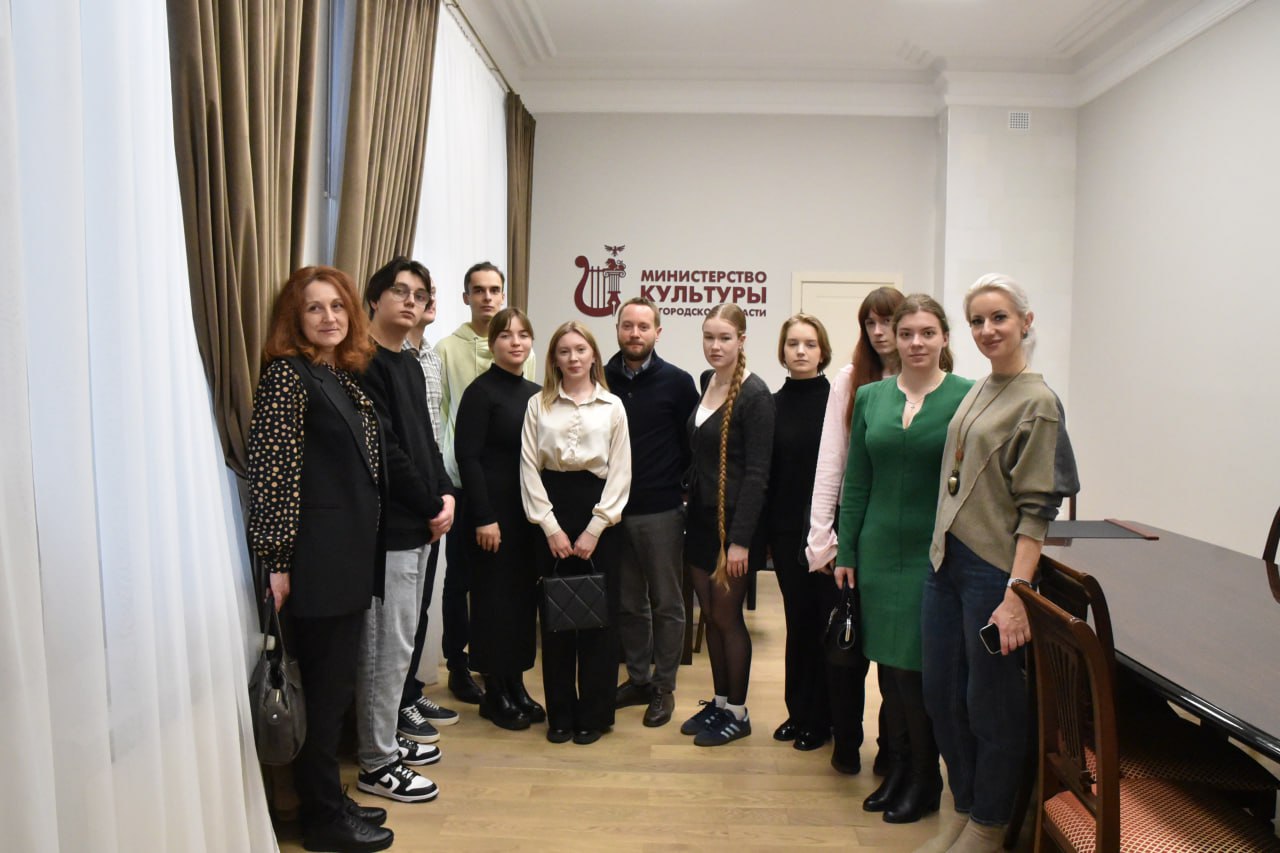 Сегодня состоялась важная и приятная встреча — профориентационная беседа со студентами первого курса Белгородского государственного института искусств и культуры