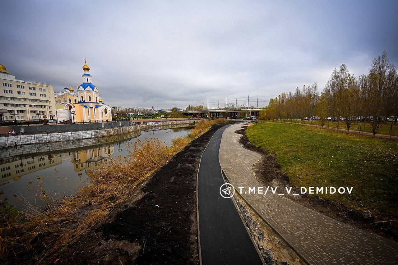 Мэр Белгорода Валентин Демидов проверил строительство новых участков велопешеходных дорожек Мэр Белгорода Валентин Демидов проверил строительство новых участков велопешеходных дорожек
