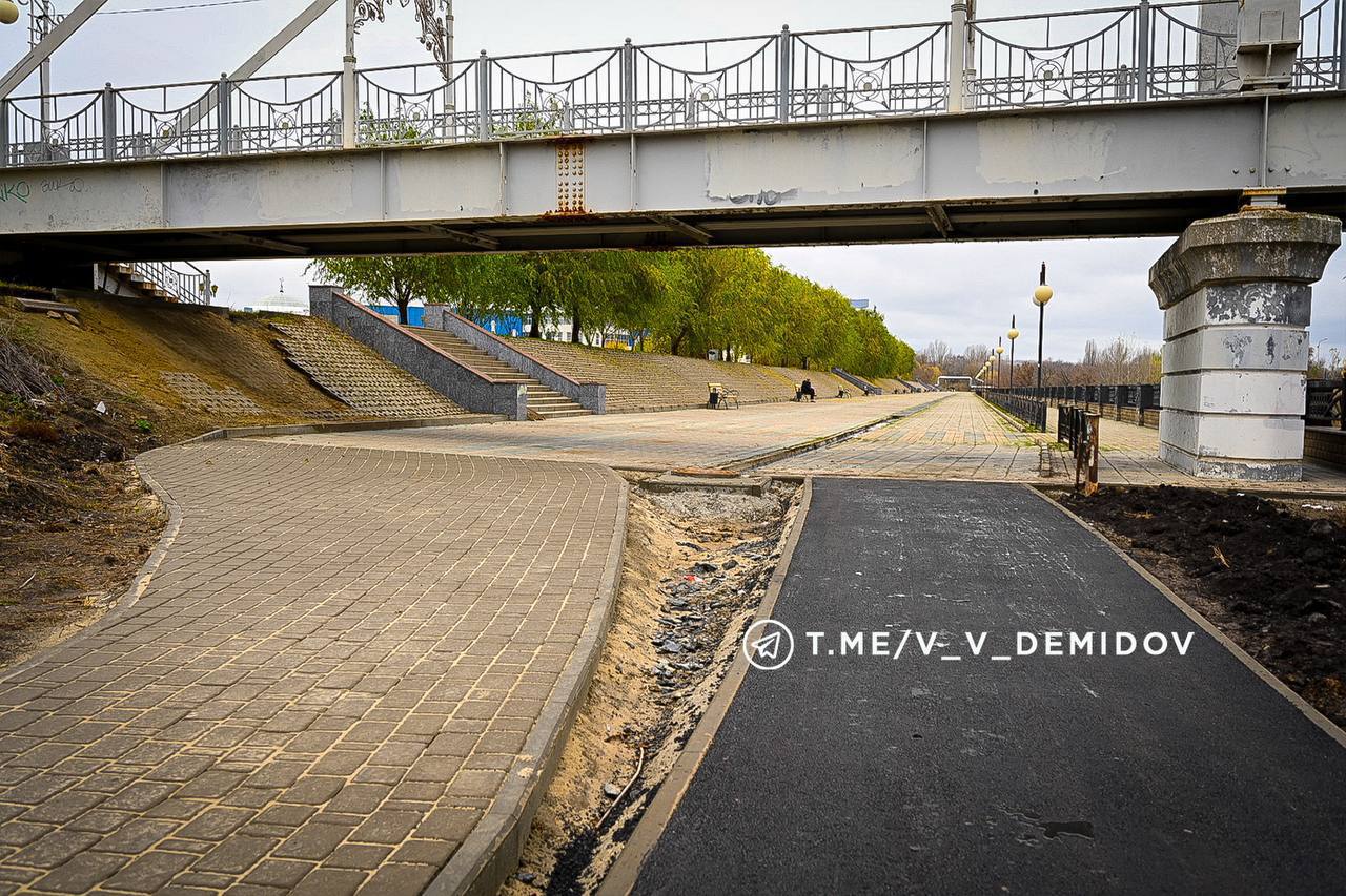 Мэр Белгорода Валентин Демидов проверил строительство новых участков велопешеходных дорожек Мэр Белгорода Валентин Демидов проверил строительство новых участков велопешеходных дорожек