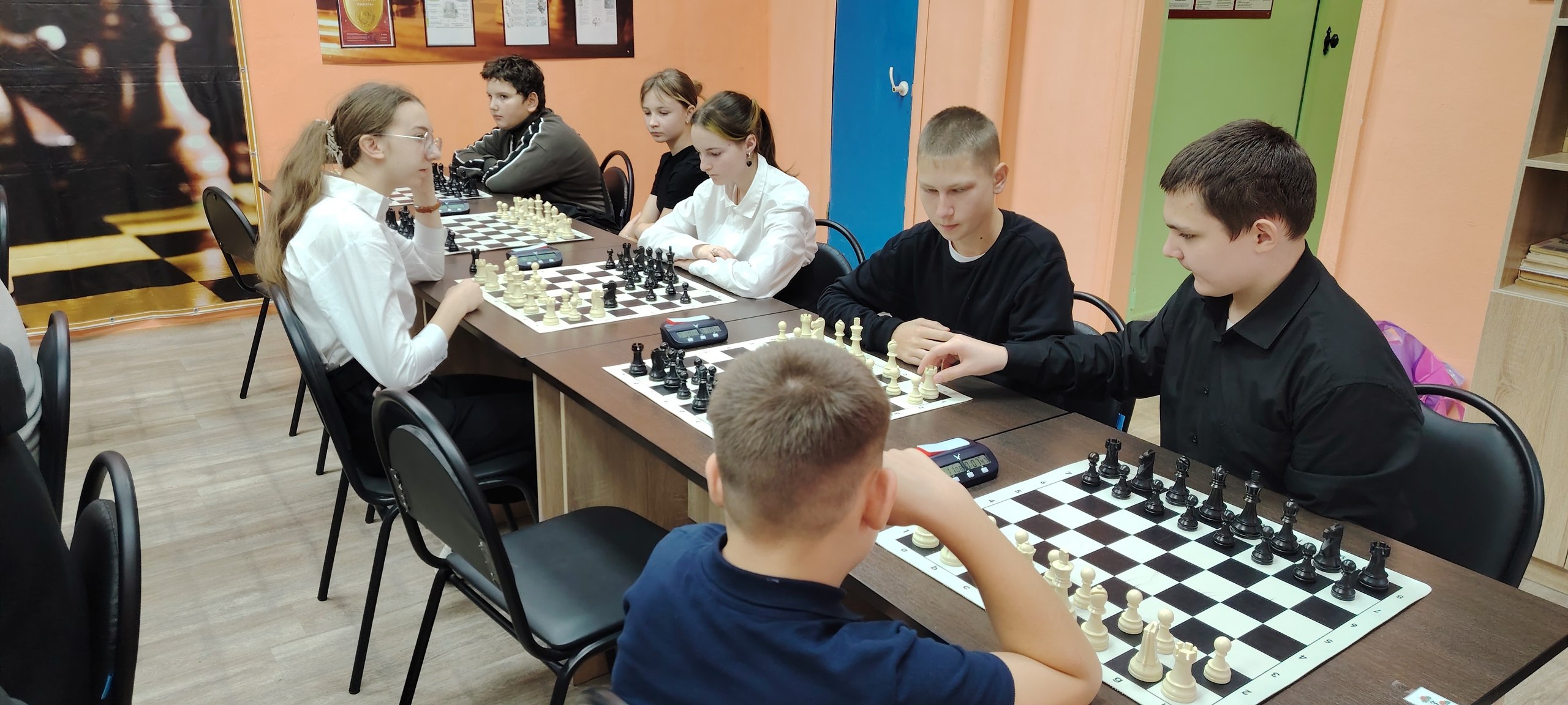 Вчера на базе Вейделевской спортивной школы прошли районные соревнования по шахматам среди команд общеобразовательных организаций дивизиона «Б», в рамках 68-й Спартакиады школьников в 2025 – 2026 учебном году Вчера на базе Вейделевской спортивной школы прошли районные соревнования по шахматам среди команд общеобразовательных организаций дивизиона «Б», в рамках 68-й Спартакиады школьников в 2025 – 2026 учебном году