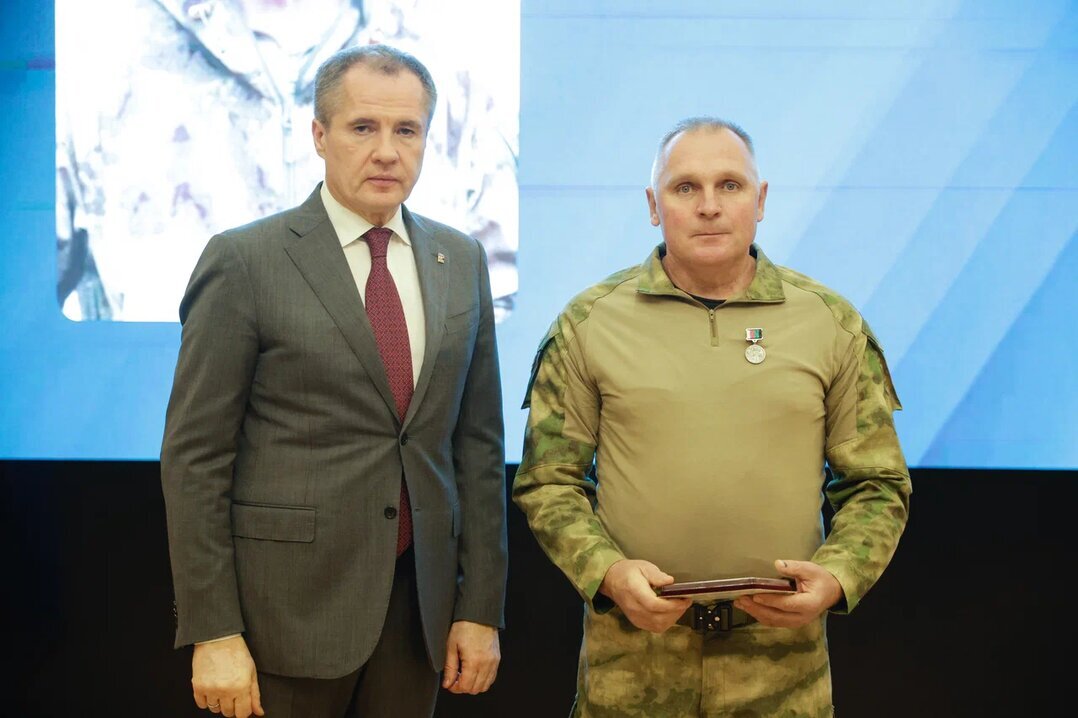 Девять бойцов нашей территориальной самообороны были удостоены высоких федеральных и региональных наград Девять бойцов нашей территориальной самообороны были удостоены высоких федеральных и региональных наград