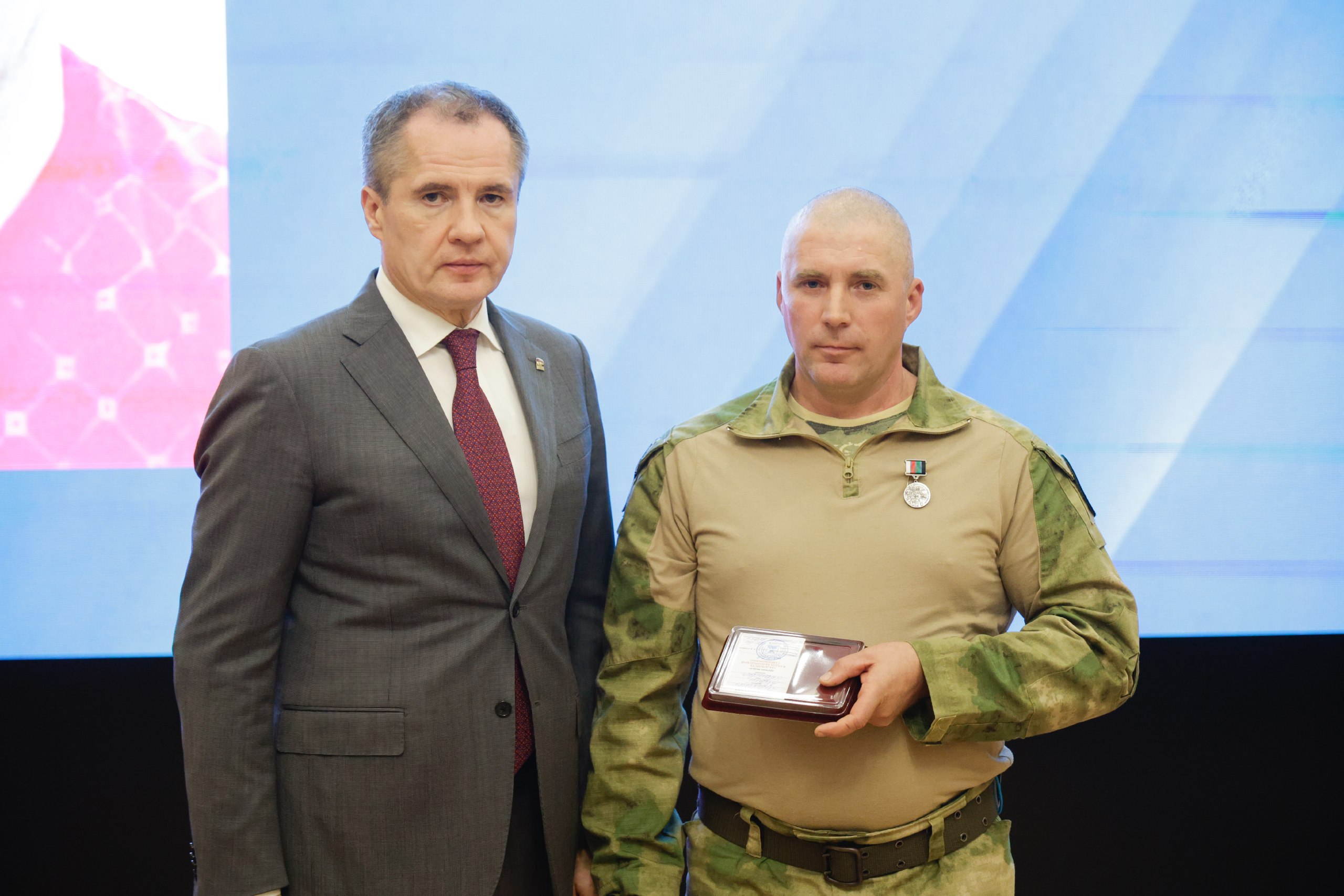 Девять бойцов нашей территориальной самообороны были удостоены высоких федеральных и региональных наград Девять бойцов нашей территориальной самообороны были удостоены высоких федеральных и региональных наград