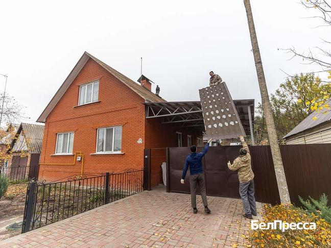 Строительные бригады Шебекино продолжают работы по восстановлению жилых домов в частном секторе, пострадавших от обстрелов Строительные бригады Шебекино продолжают работы по восстановлению жилых домов в частном секторе, пострадавших от обстрелов