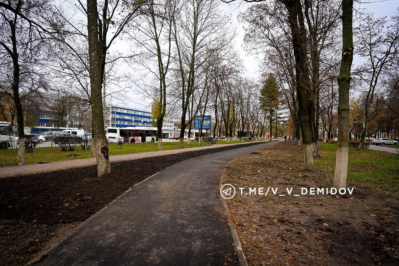 Мэр Белгорода Валентин Демидов проверил строительство новых участков велопешеходных дорожек Мэр Белгорода Валентин Демидов проверил строительство новых участков велопешеходных дорожек