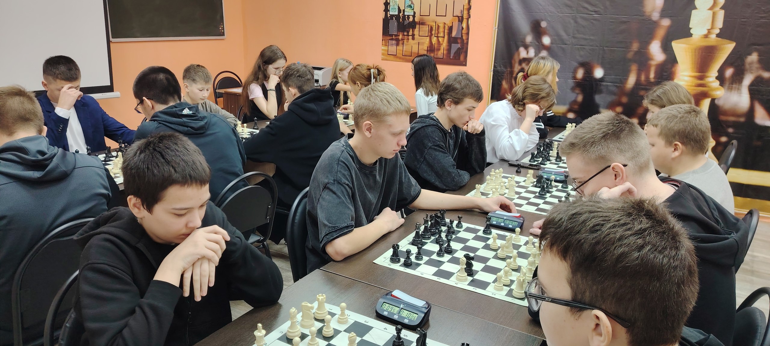 Вчера на базе Вейделевской спортивной школы прошли районные соревнования по шахматам среди команд общеобразовательных организаций дивизиона «Б», в рамках 68-й Спартакиады школьников в 2025 – 2026 учебном году Вчера на базе Вейделевской спортивной школы прошли районные соревнования по шахматам среди команд общеобразовательных организаций дивизиона «Б», в рамках 68-й Спартакиады школьников в 2025 – 2026 учебном году