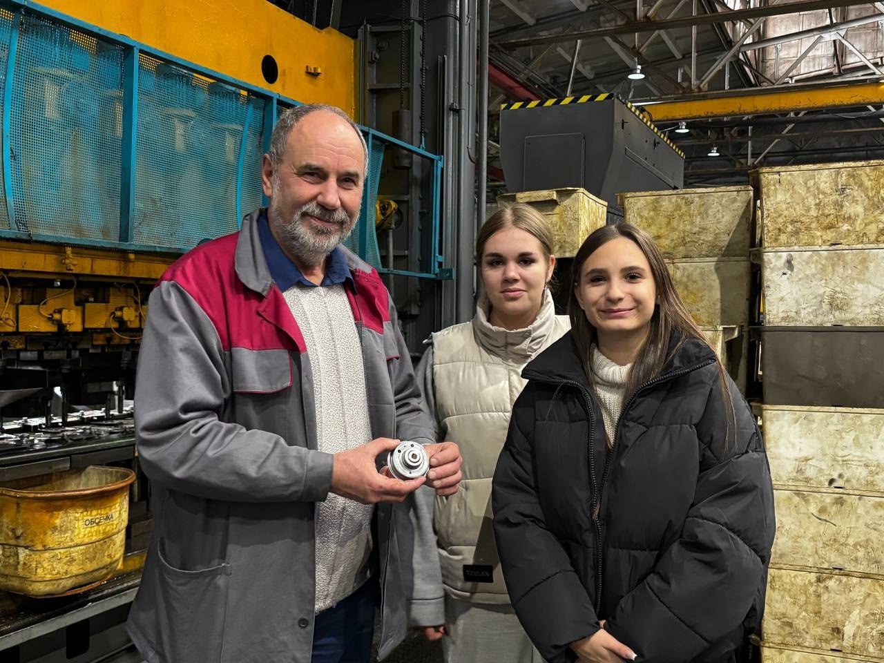 В рамках федерального проекта «Билет в будущее» обучающиеся «Большетроицкой СОШ» посетили с экскурсией предприятие АО «СОАТЭ» В рамках федерального проекта «Билет в будущее» обучающиеся «Большетроицкой СОШ» посетили с экскурсией предприятие АО «СОАТЭ»