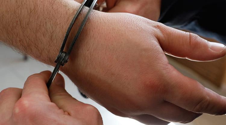 Мужчина пытался зарезать жену в Ровеньском округе изза семейных конфликтов