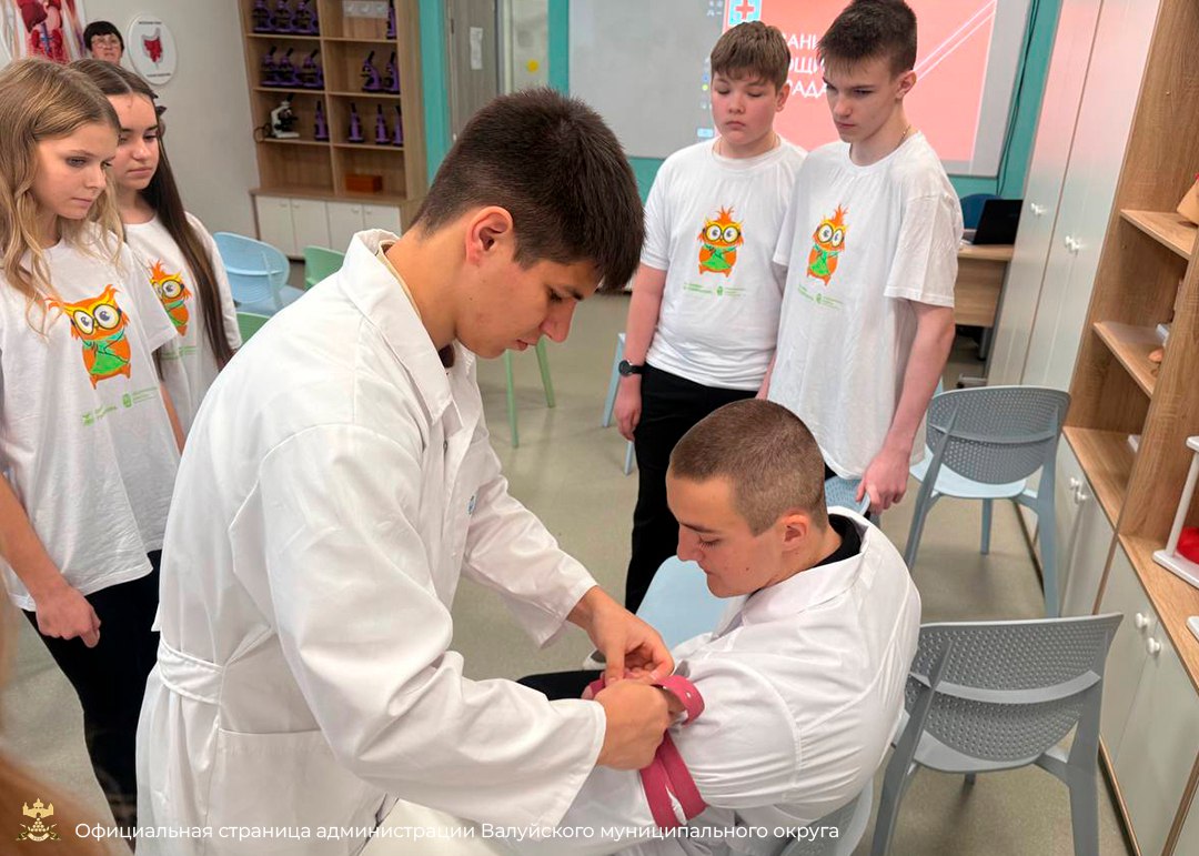 Занятие-практикум по первой помощи в школе №1 города Валуйки Занятие-практикум по первой помощи в школе №1 города Валуйки