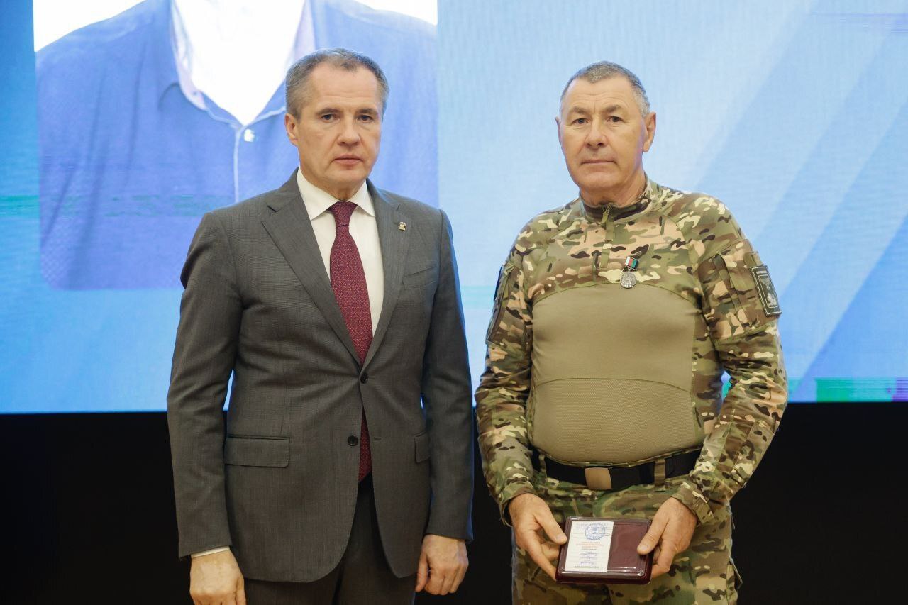 Галина Руденко: Губернатор Белгородской области Вячеслав Владимирович Гладков вручил региональные награды трем бойцам нашей красногвардейской самообороны Галина Руденко: Губернатор Белгородской области Вячеслав Владимирович Гладков вручил региональные награды трем бойцам нашей красногвардейской самообороны