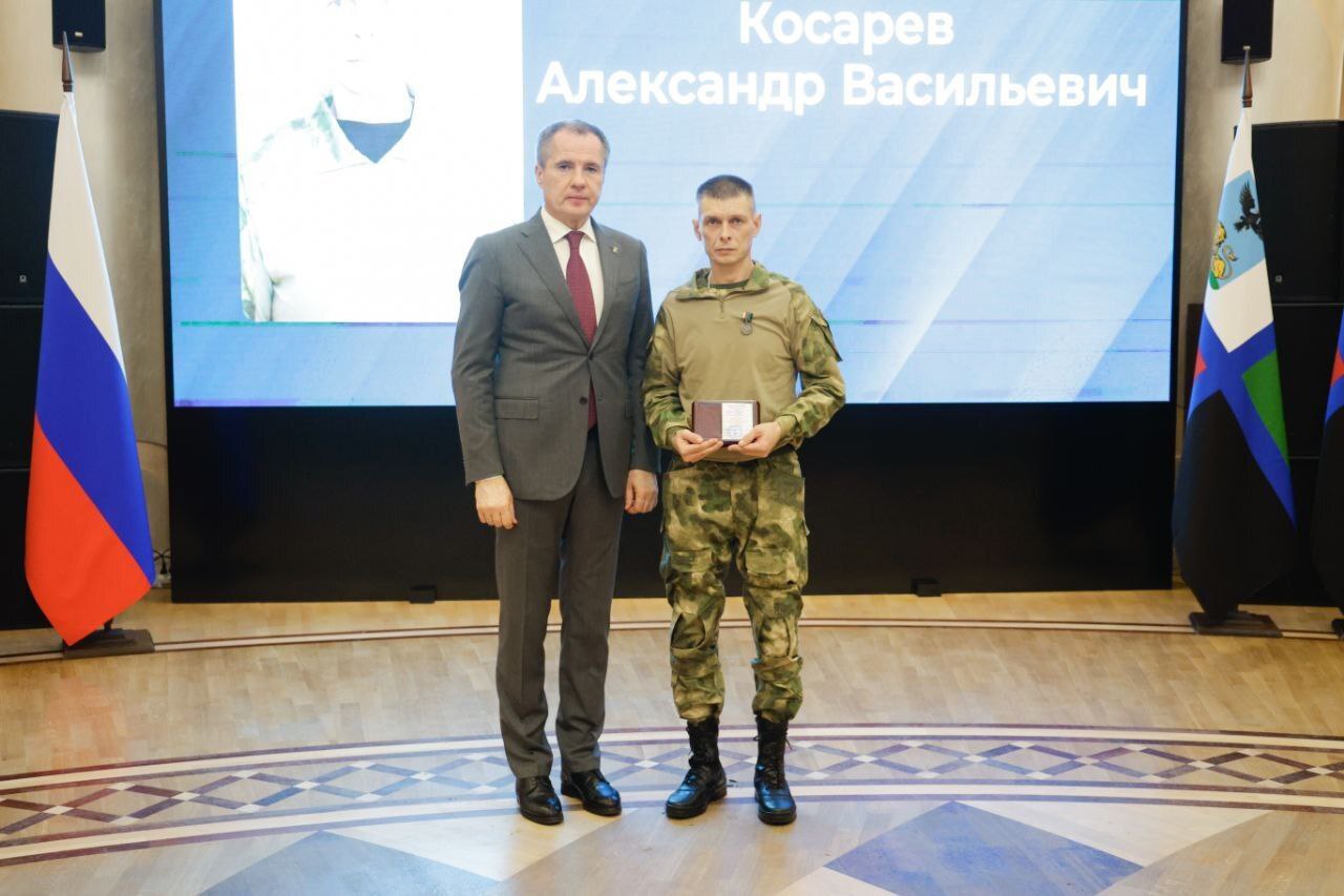 Галина Руденко: Губернатор Белгородской области Вячеслав Владимирович Гладков вручил региональные награды трем бойцам нашей красногвардейской самообороны Галина Руденко: Губернатор Белгородской области Вячеслав Владимирович Гладков вручил региональные награды трем бойцам нашей красногвардейской самообороны