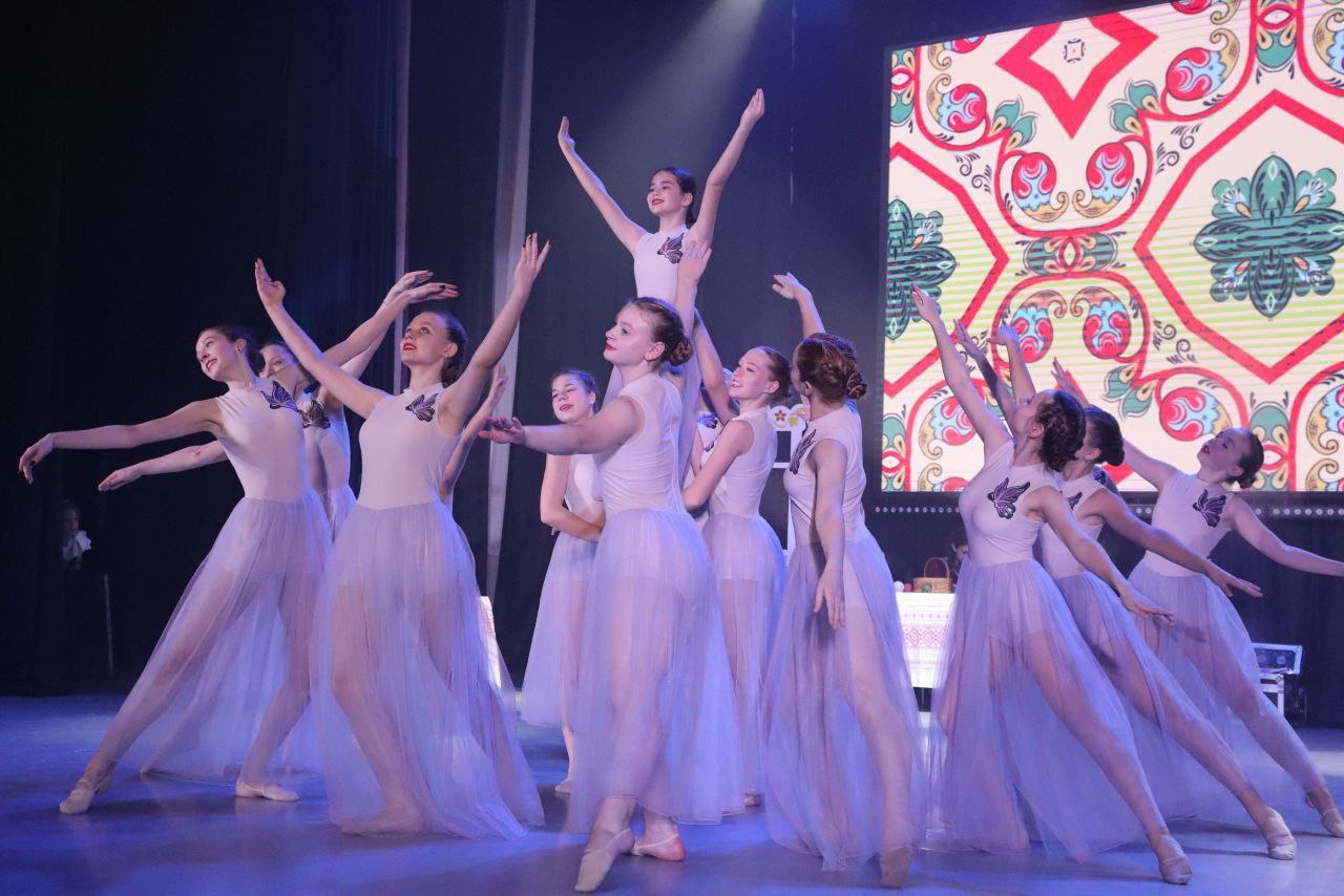 Сегодня в Центре культурного развития «Звёздный» состоялся VI открытый фестиваль традиционной народной игрушки «Балушка. В тереме мастеров», собравший лучших мастеров Белгородской области, каждый из которых привез с собой... Сегодня в Центре культурного развития «Звёздный» состоялся VI открытый фестиваль традиционной народной игрушки «Балушка. В тереме мастеров», собравший лучших мастеров Белгородской области, каждый из которых привез с собой...