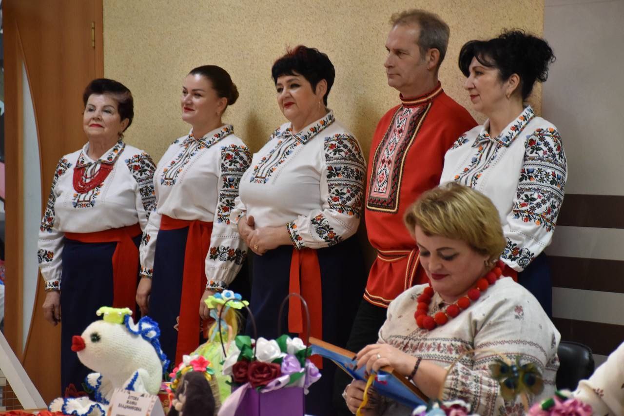 Татьяна Киричкова: Сегодня в Ровеньском ЦКР, в рамках областного Дня мастера, прошел традиционный районный праздник декоративно-прикладного творчества «Поселок мастеров» Татьяна Киричкова: Сегодня в Ровеньском ЦКР, в рамках областного Дня мастера, прошел традиционный районный праздник декоративно-прикладного творчества «Поселок мастеров»