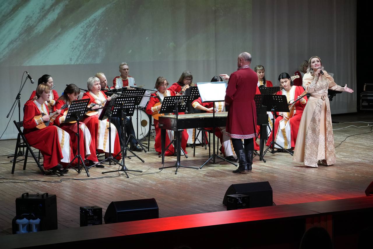 Во Дворце культуры и спорта Валуйского городского округа состоялась творческая программа «Белгородская область — Родина Победы», подготовленная Новооскольским муниципальным округом в рамках областной культурной эстафеты... Во Дворце культуры и спорта Валуйского городского округа состоялась творческая программа «Белгородская область — Родина Победы», подготовленная Новооскольским муниципальным округом в рамках областной культурной эстафеты...