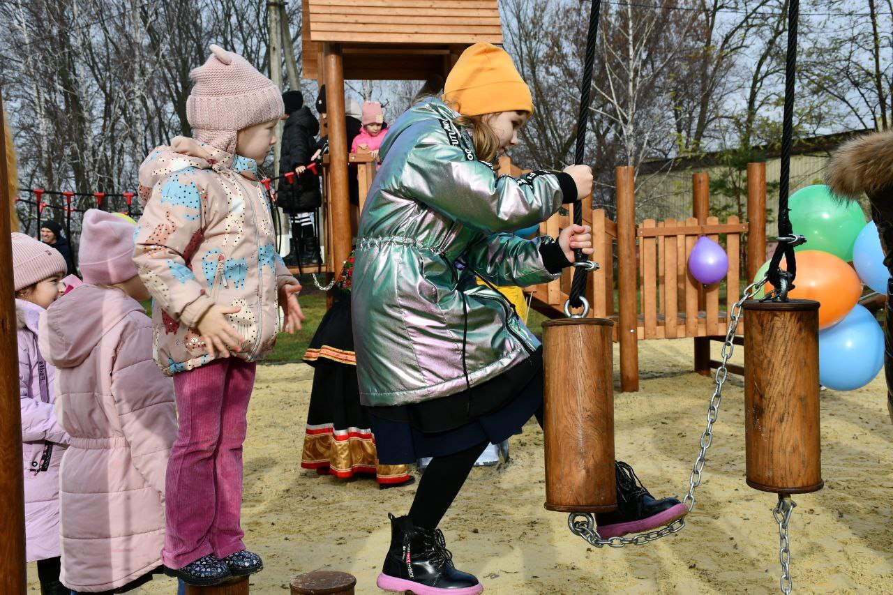 В селе Нижняя Покровка появилась новая детская игровая площадка В селе Нижняя Покровка появилась новая детская игровая площадка
