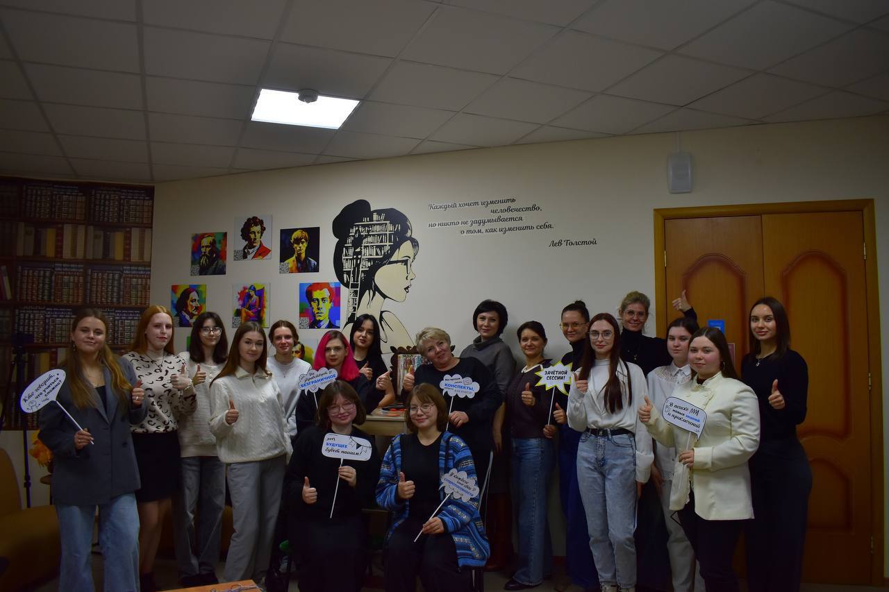 В преддверии Международного дня студента, который отмечается 17 ноября, в Волоконовской центральной библиотеке прошло яркое и вдохновляющее мероприятие — «Студенческая ярмарка-найди себя» В преддверии Международного дня студента, который отмечается 17 ноября, в Волоконовской центральной библиотеке прошло яркое и вдохновляющее мероприятие — «Студенческая ярмарка-найди себя»