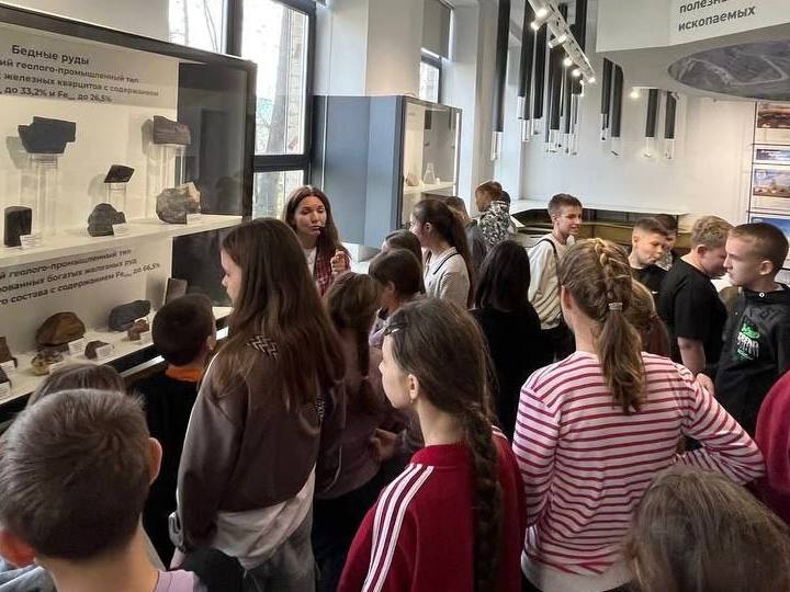 Татьяна Круглякова: Учащиеся Разуменской СОШ №1 посетили легендарный Лебединский горно-обогатительный комбинат Татьяна Круглякова: Учащиеся Разуменской СОШ №1 посетили легендарный Лебединский горно-обогатительный комбинат