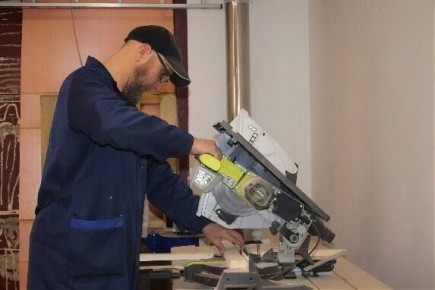 Благодаря соцконтракту житель Белгородского района открыл столярную мастерскую