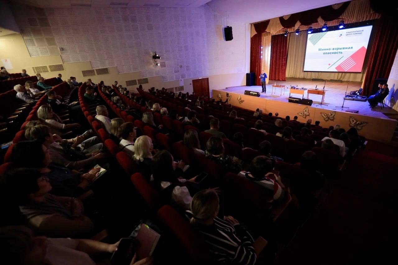 В Белгородской области прошли открытые уроки по минно-взрывной опасности В Белгородской области прошли открытые уроки по минно-взрывной опасности