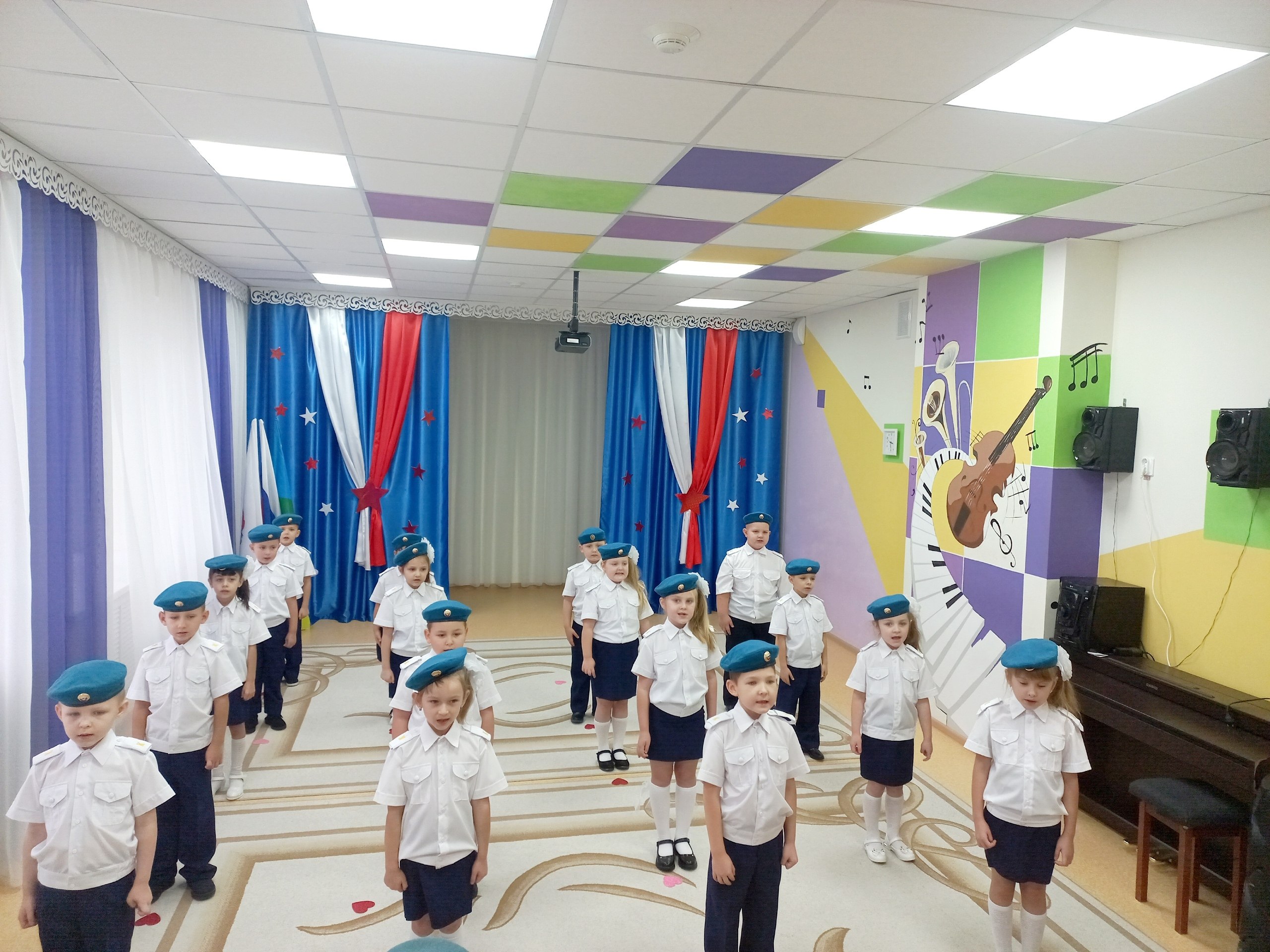 Сегодня стало доброй традицией проводить торжественное посвящение ребят в кадеты-десантники Сегодня стало доброй традицией проводить торжественное посвящение ребят в кадеты-десантники