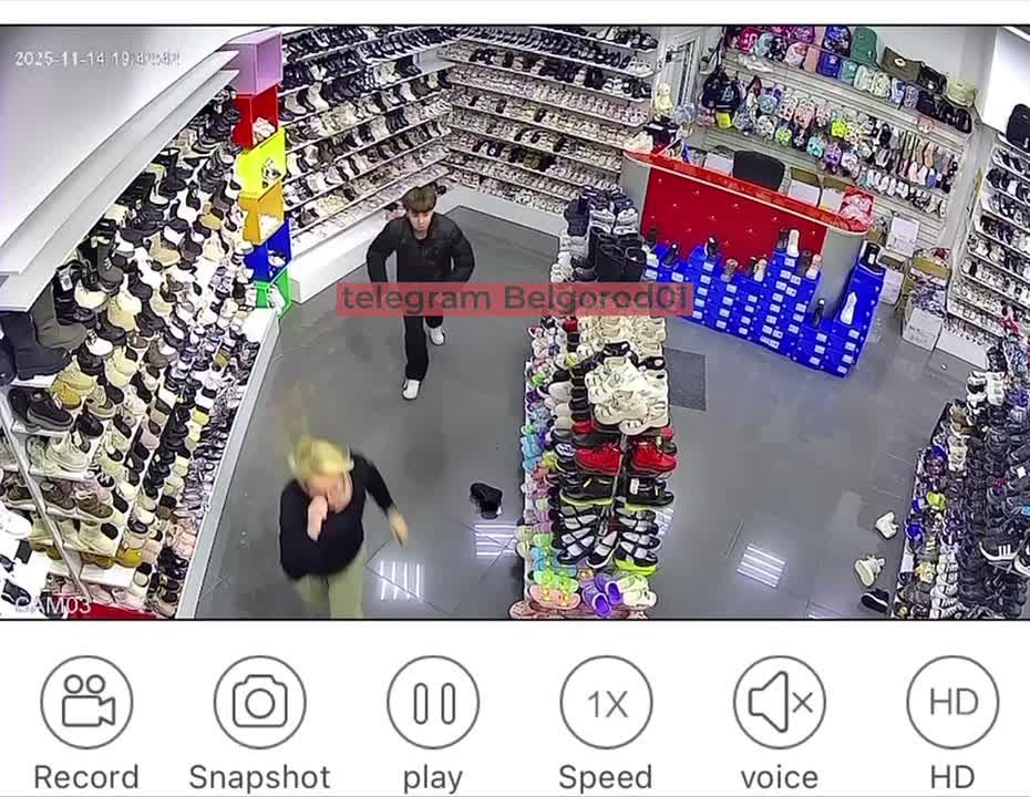 Полиция нашла подростка, устроившего погром в обувном магазине ТЦ «Сити Молла»