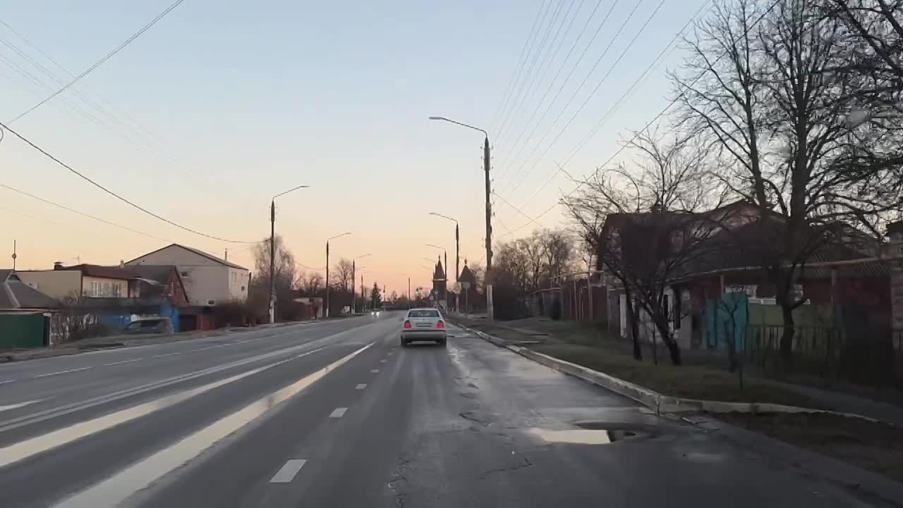 Здравствуйте, друзья. Главный совет автомобилистам на сегодня — снизьте в два-три раза интенсивность ваших разгонов и исключите резкие маневры Тормозите аккуратно и прерывисто-часто в случае, если почувствовали гололед...